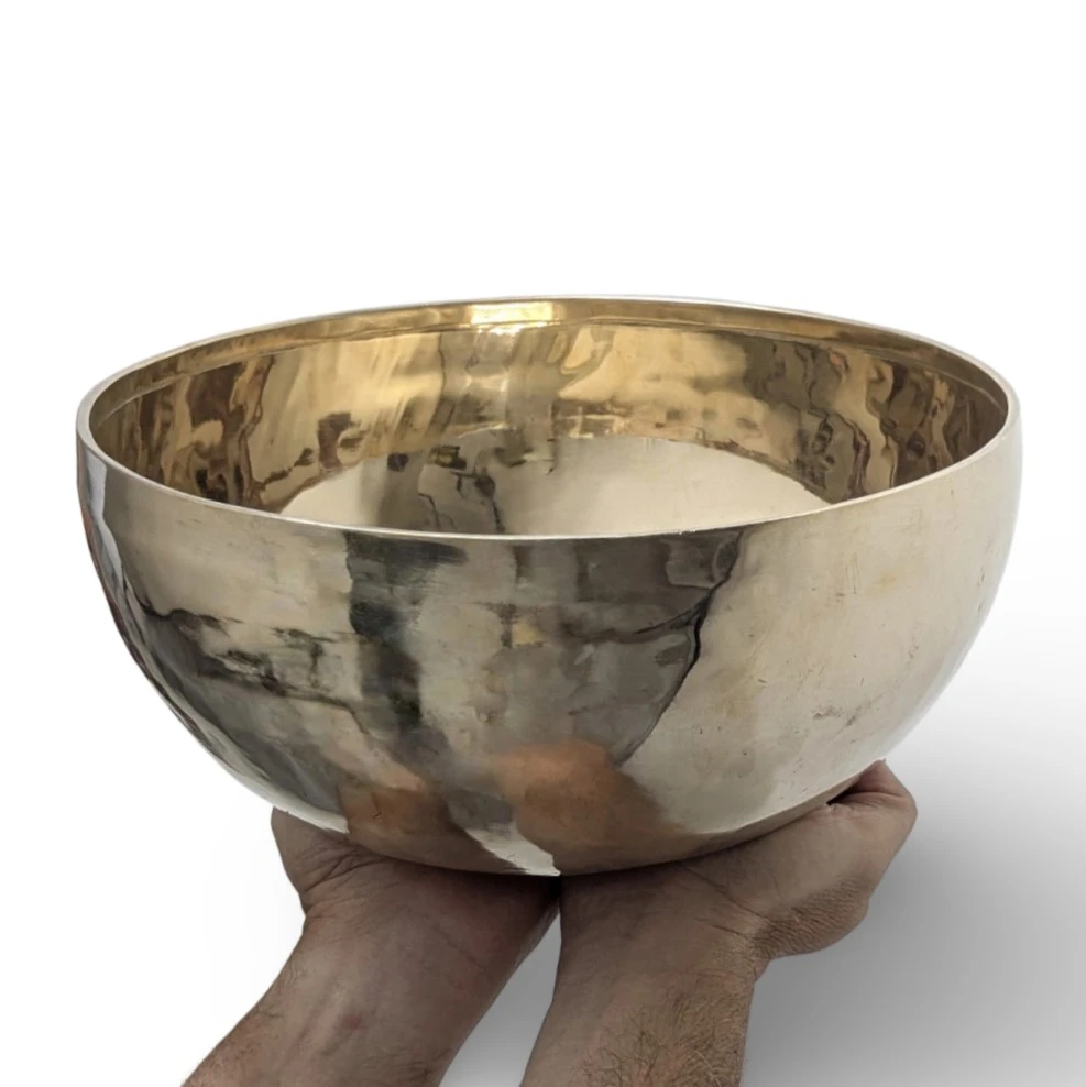 קערה טיבטית עבודת יד Hand-Hammered Tibetan Serenity Bowl – 30cm
