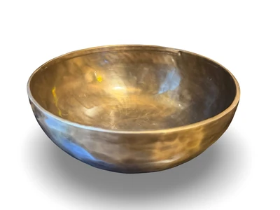 קערה טיבטית עבודת יד Hand-Hammered Tibetan Singing Bowl – 26 cm