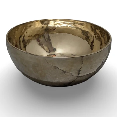 קערה טיבטית עבודת יד Hand-Hammered Tibetan Serenity Bowl – 35cm